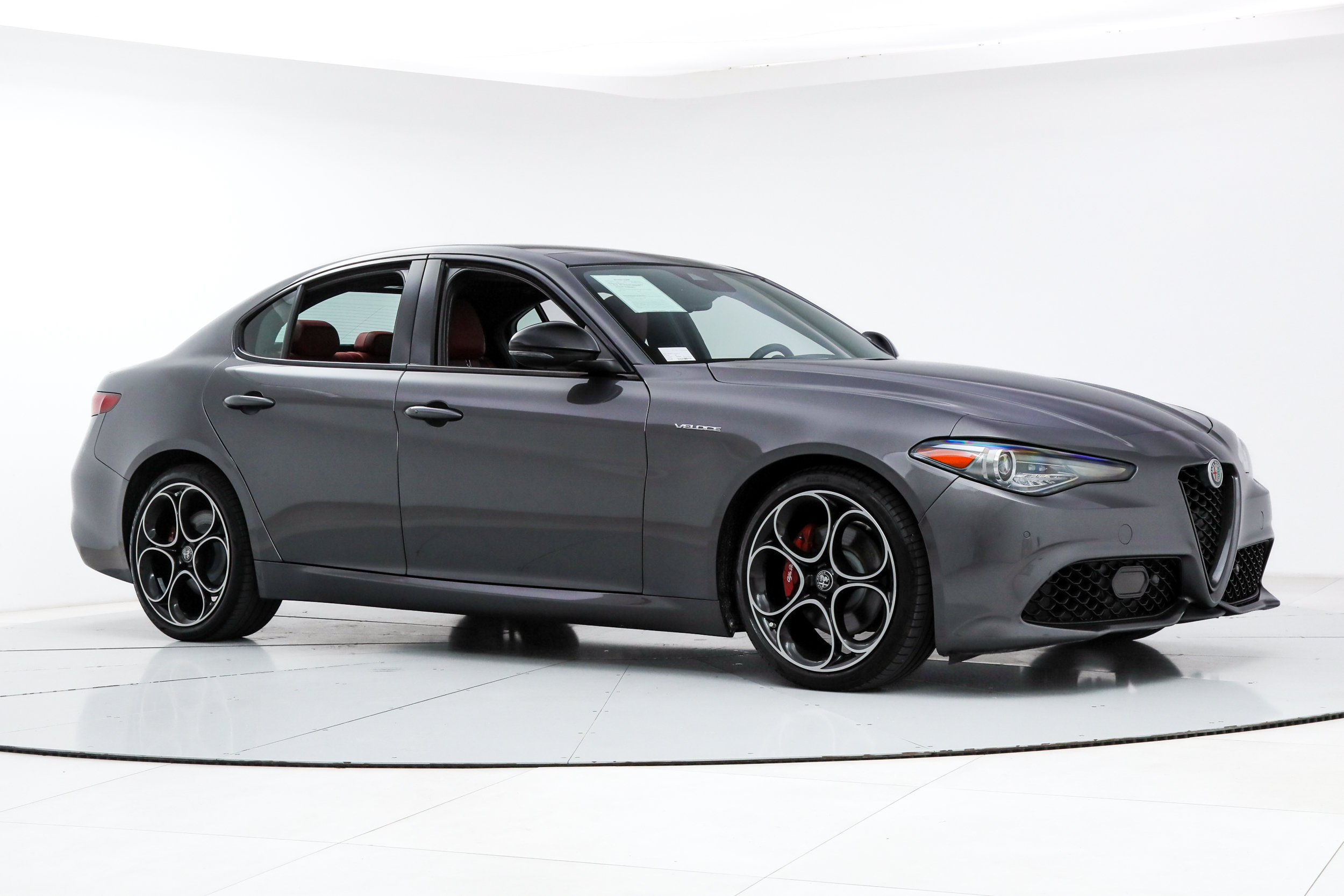 Used 2023 Alfa Romeo Giulia Veloce RWD image 7