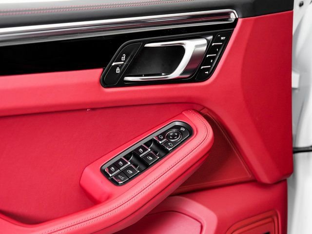 Used 2026 Porsche Macan AWD/4WD image 8