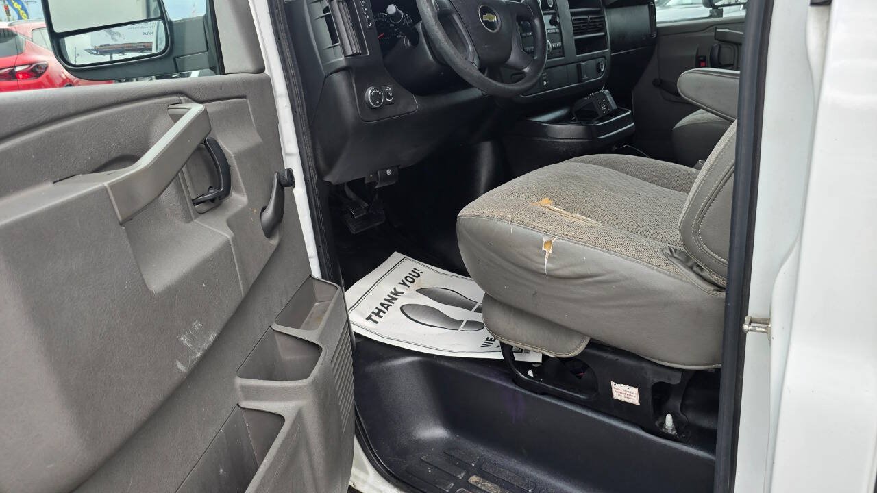 Used 2017 Chevrolet Express 3500 w/ Chrome Appearance Package RWD image 58