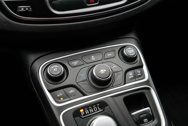 Used 2016 Chrysler 200 LX FWD image 28