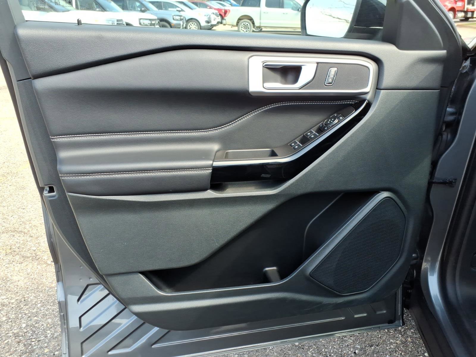 Used 2023 Ford Explorer ST image 17