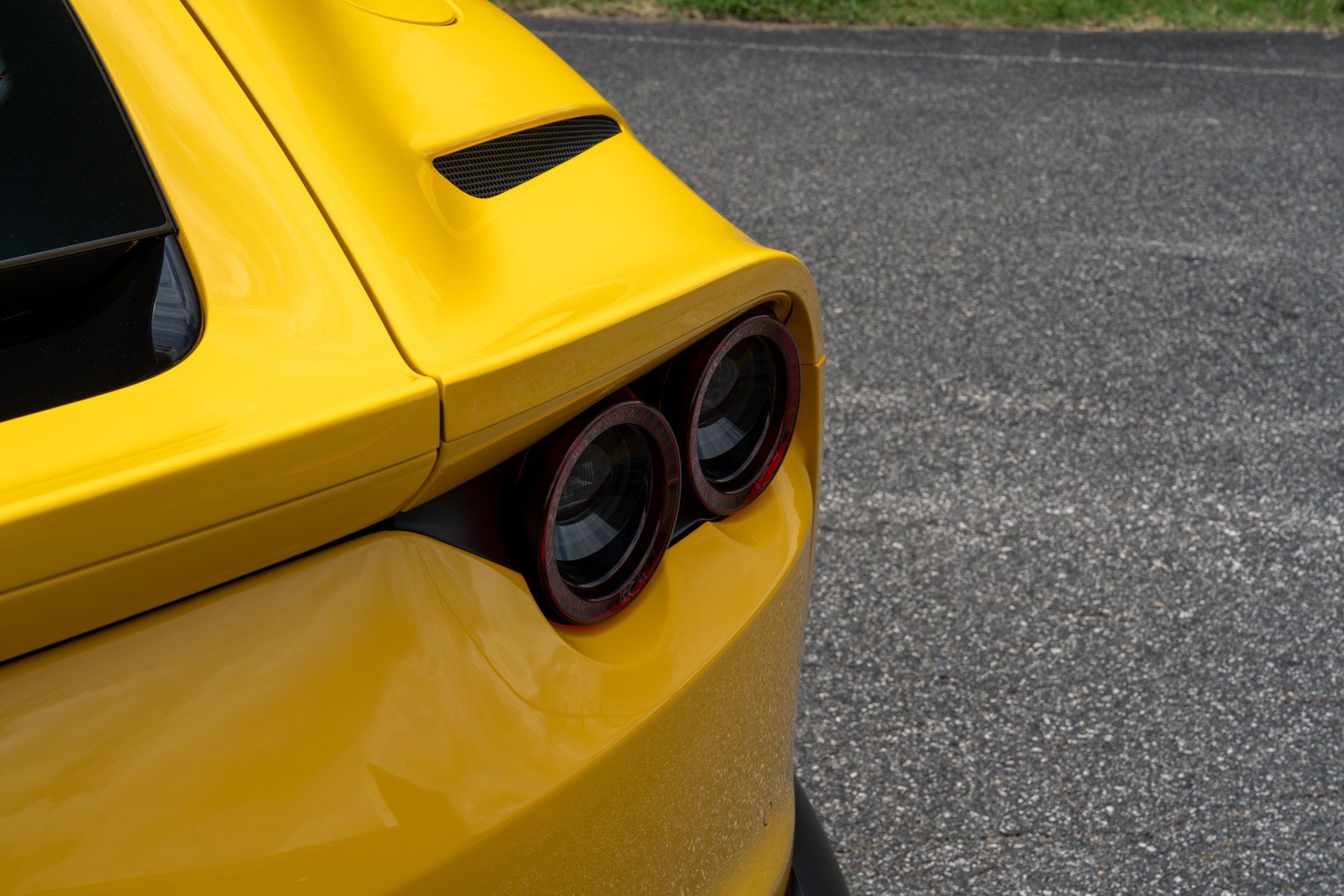 Used 2019 Ferrari 812 Superfast RWD image 17