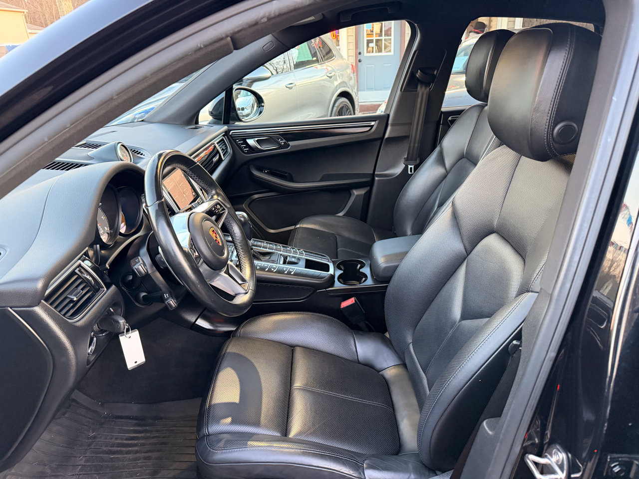 Used 2017 Porsche Macan S image 22