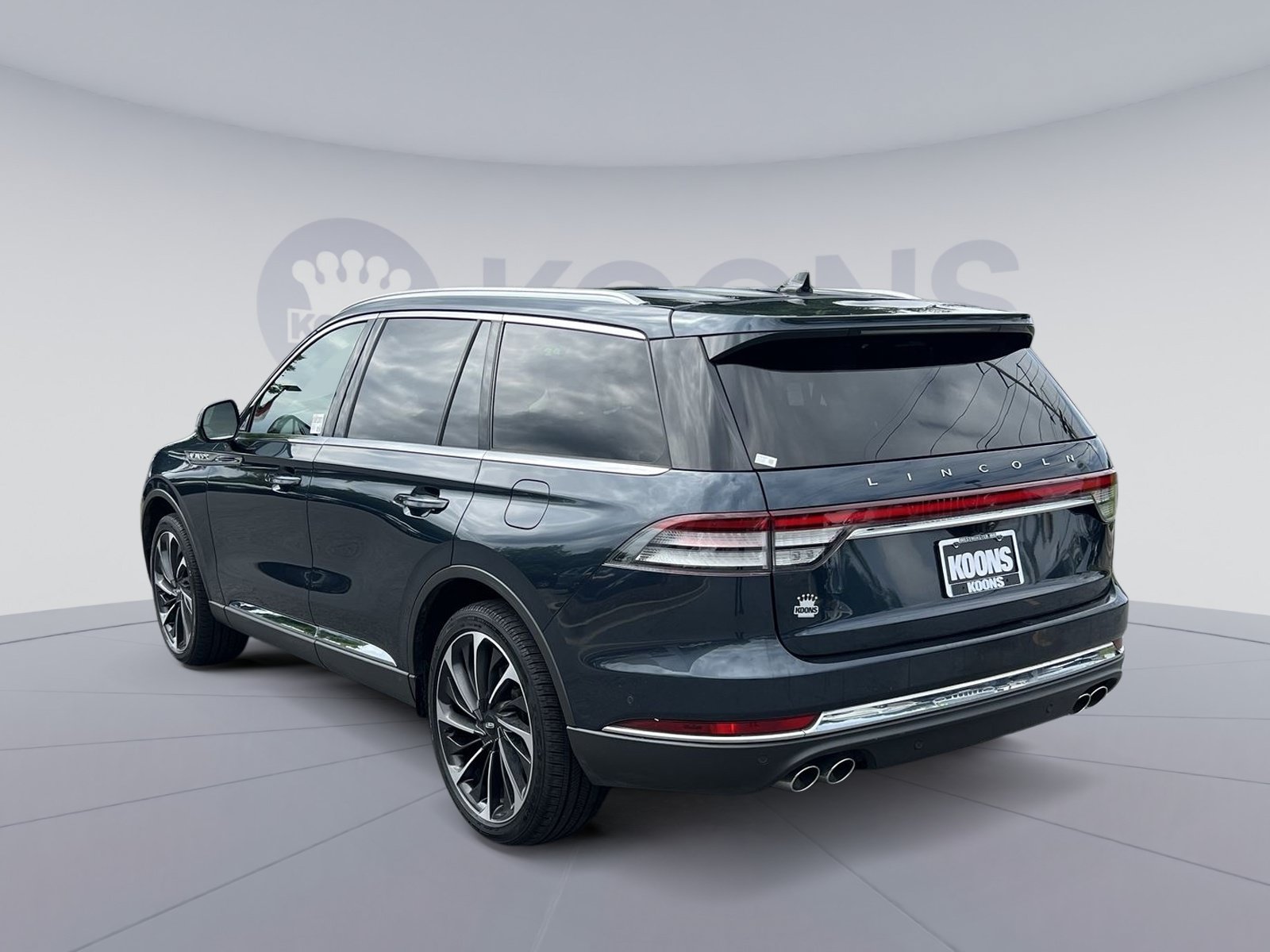 Used 2023 Lincoln Aviator Reserve w/ Equipment Group 201A AWD/4WD image 4