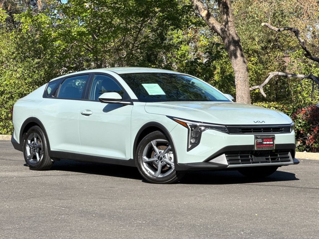 Used 2025 Kia K4 FWD image 2