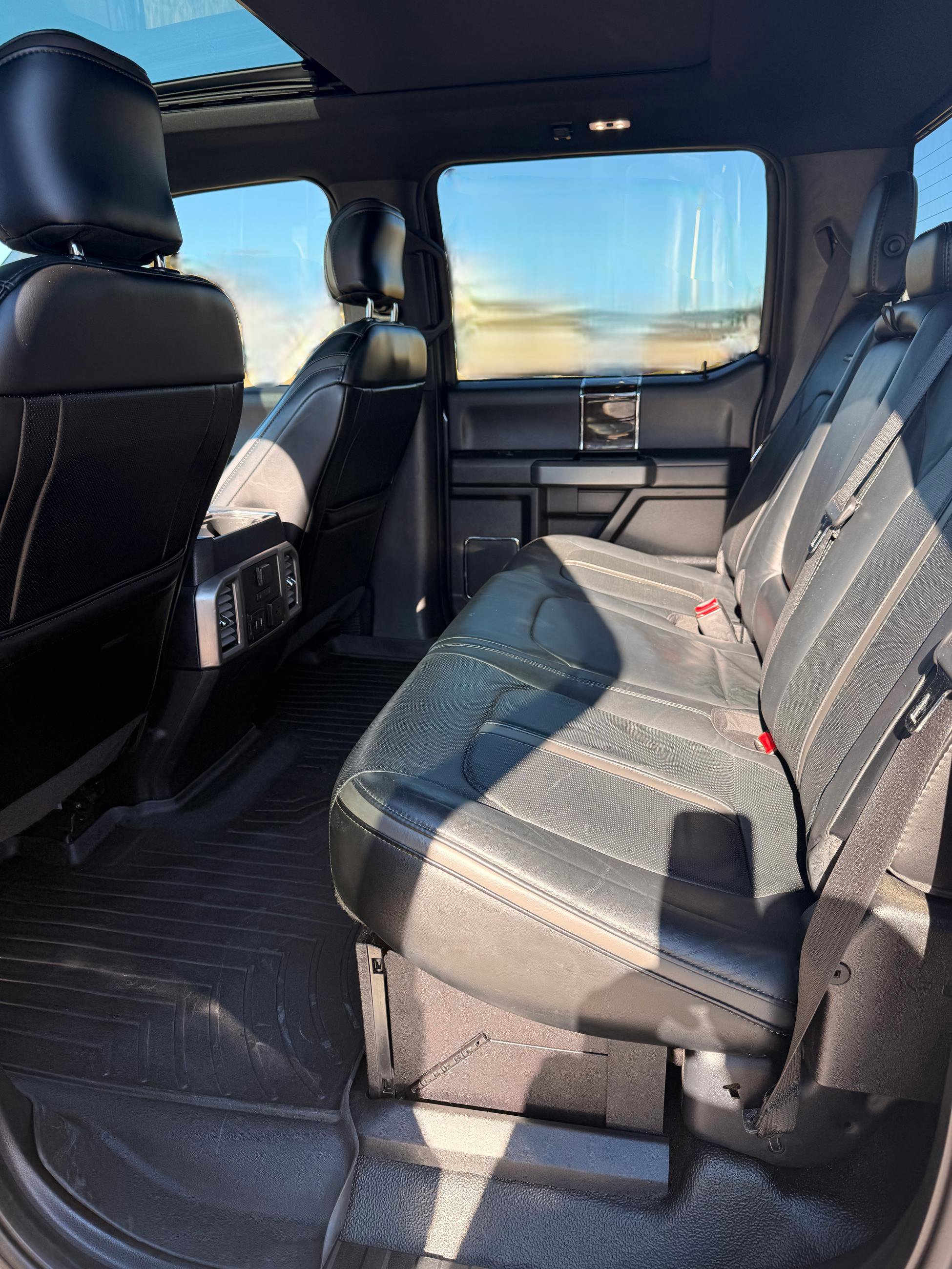 Used 2017 Ford F250 Platinum w/ Platinum Ultimate Package image 7