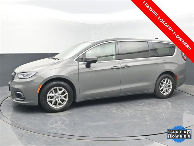 Used 2023 Chrysler Pacifica Touring-L image 2
