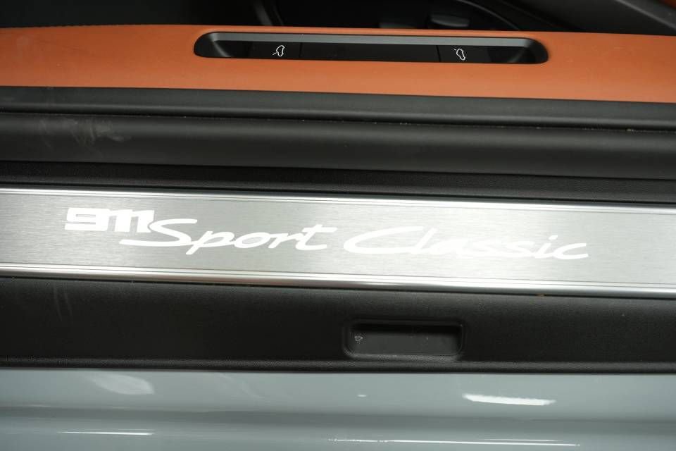 Certified 2023 Porsche 911 Sport Classic RWD image 34