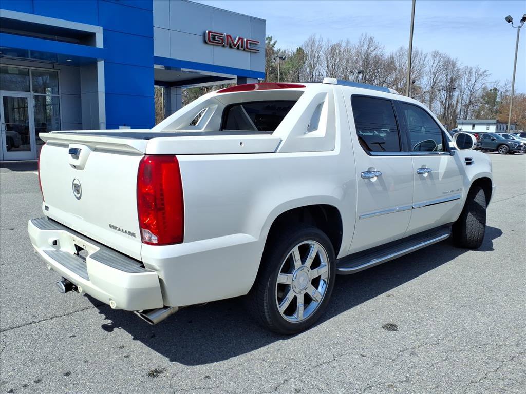 Used 2008 Cadillac Escalade EXT image 4