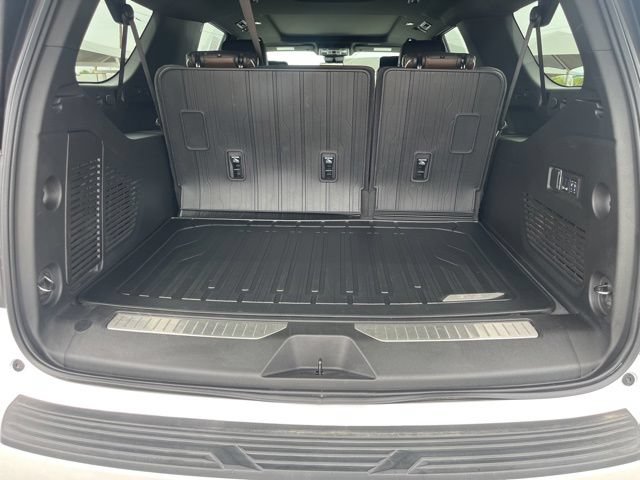 Used 2025 GMC Yukon XL Denali Ultimate w/ LPO, Floor Liner Package AWD/4WD image 8