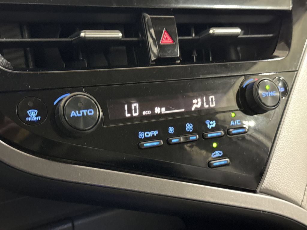 Used 2021 Toyota Camry XLE AWD/4WD image 16