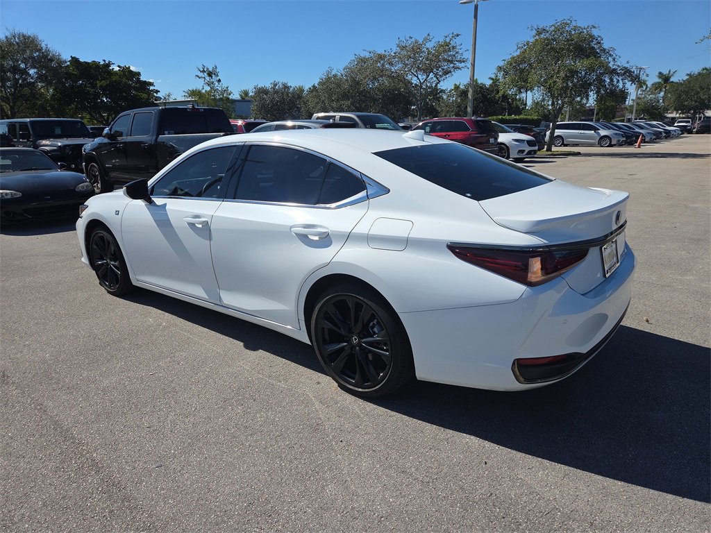 Used 2023 Lexus ES 300h F Sport image 8