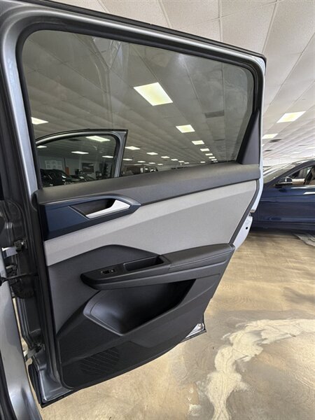 Used 2024 Volkswagen Taos SE FWD image 23