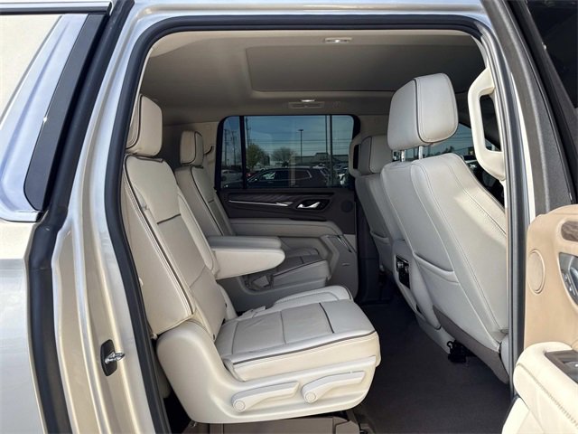 Used 2024 GMC Yukon XL Denali image 15