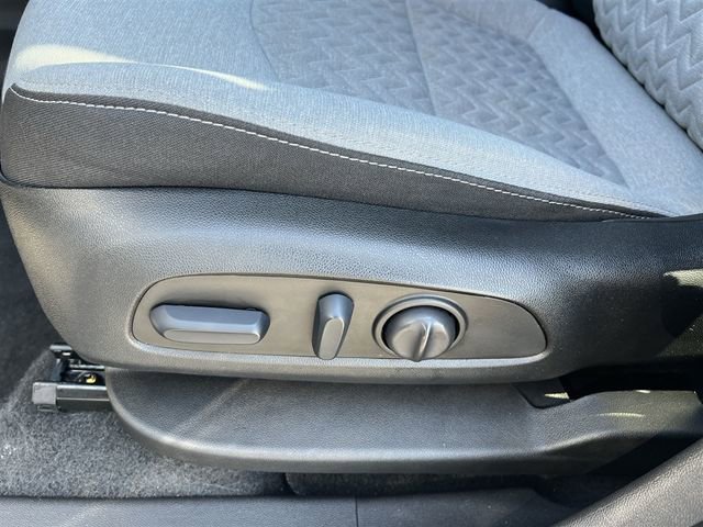 Used 2022 Chevrolet Equinox LS w/ LS Convenience Package image 18