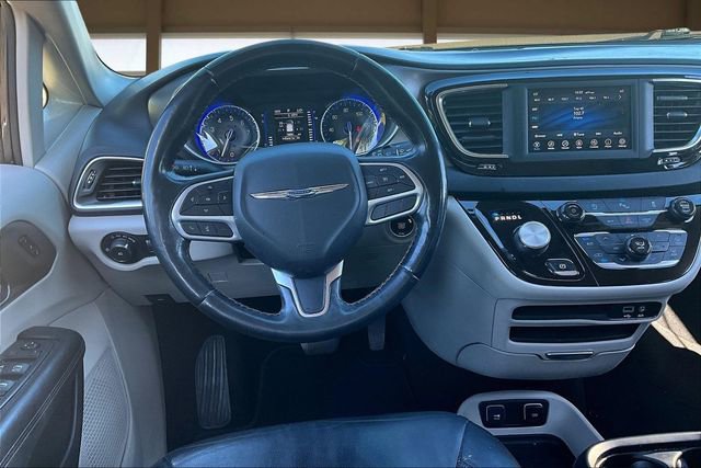 Used 2020 Chrysler Pacifica Touring-L image 5