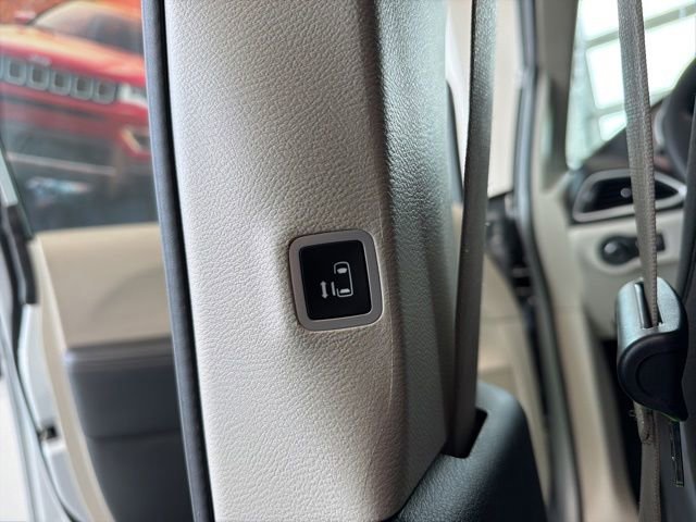 Used 2023 Chrysler Voyager LX FWD image 17