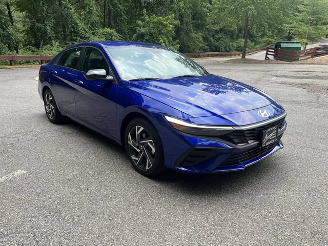 Used 2025 Hyundai Elantra SEL FWD image 1