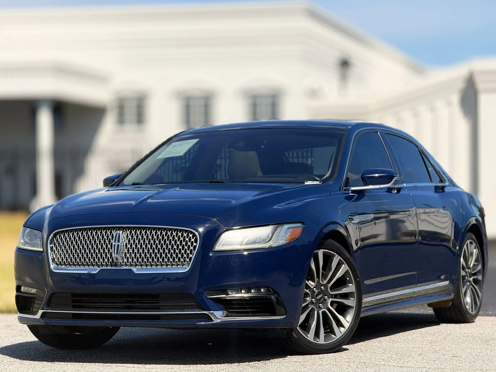Used 2018 Lincoln Continental Reserve image 2