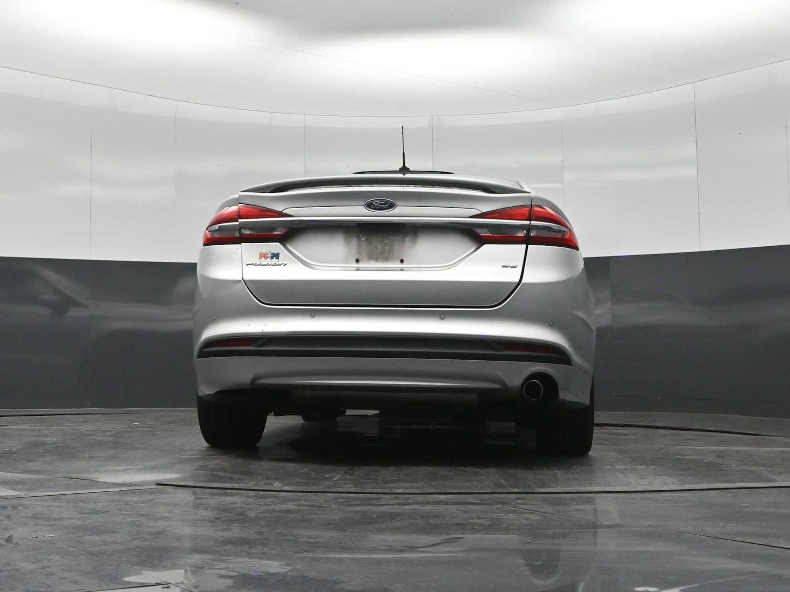 Used 2018 Ford Fusion SE w/ Equipment Group 201A FWD image 24