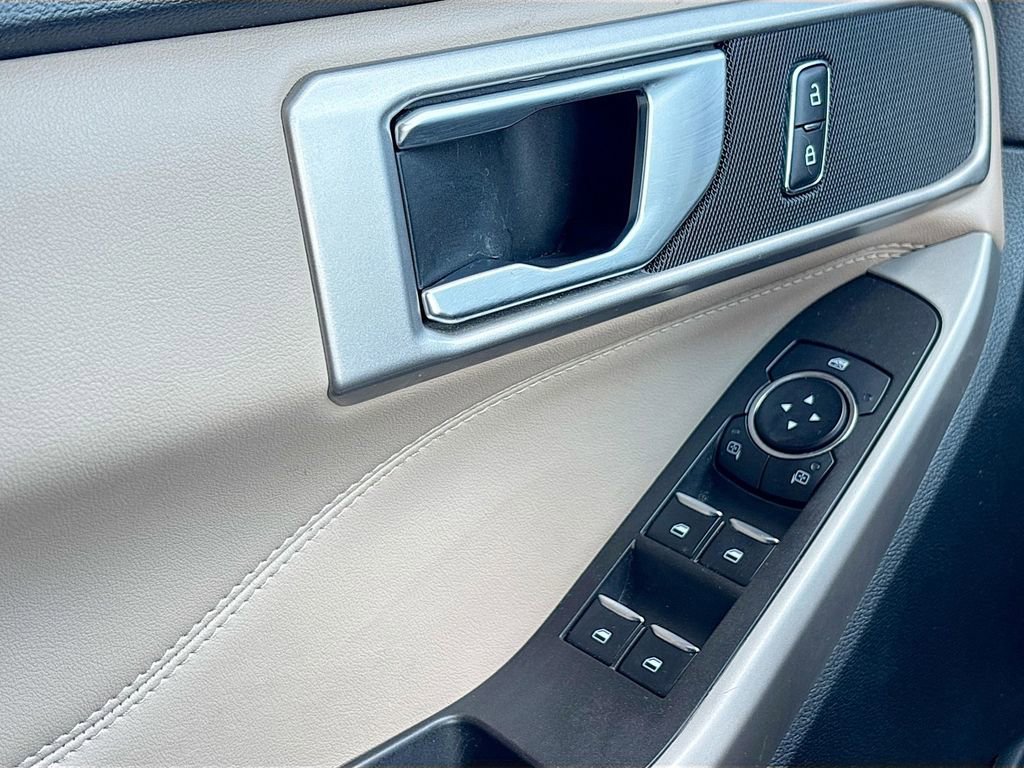 Used 2024 Ford Explorer XLT w/ Equipment Group 202A image 17