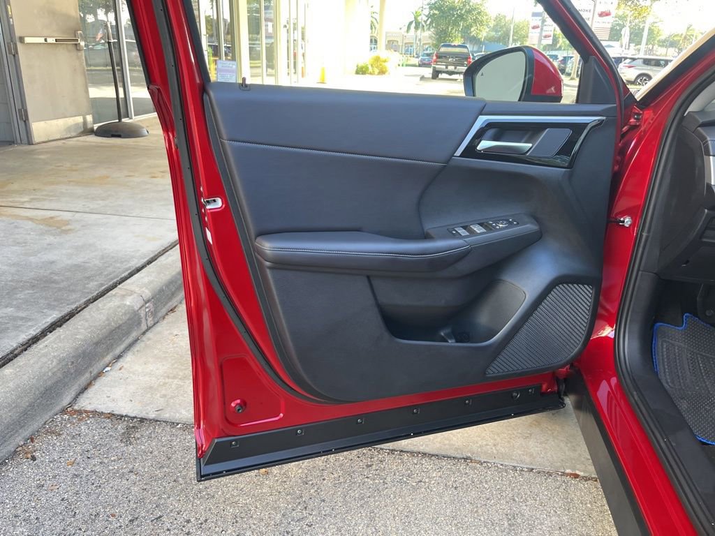 New 2025 Mitsubishi Outlander SE image 38