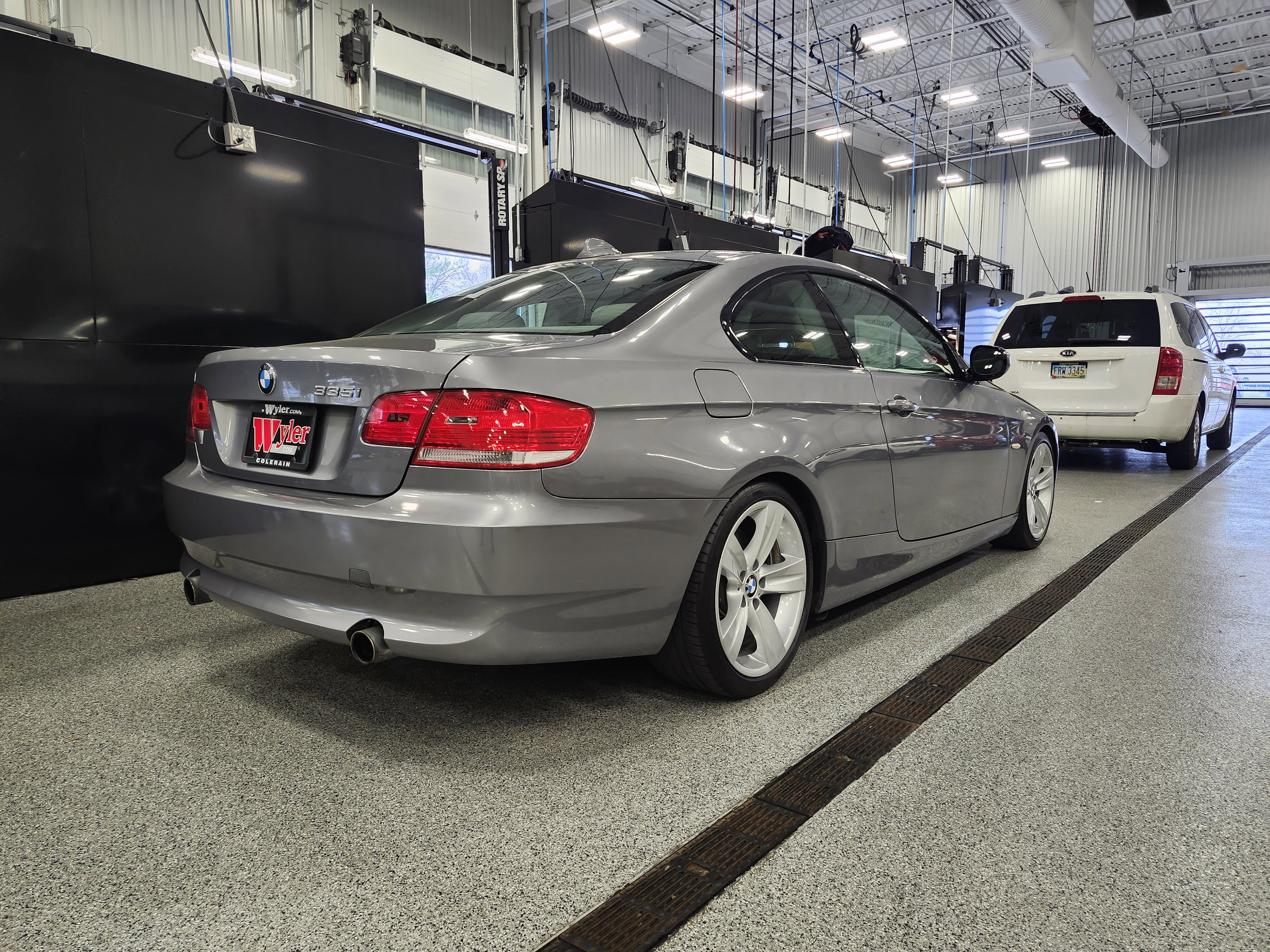 Used 2010 BMW 335i Coupe image 3