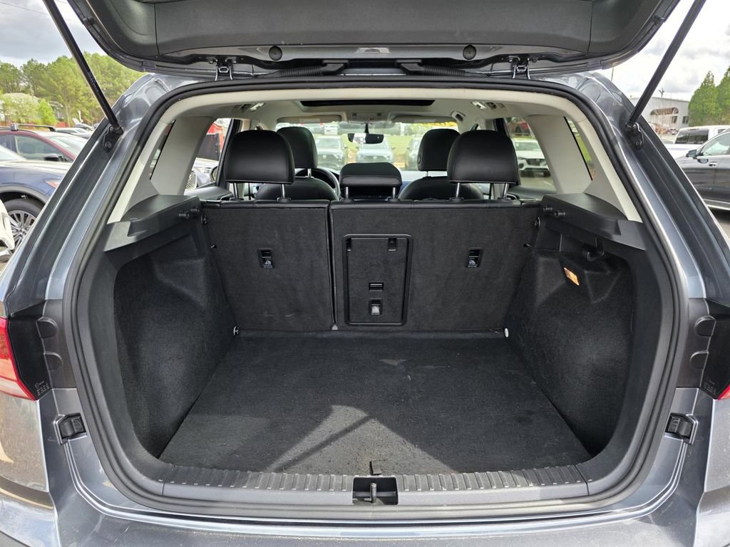 Used 2022 Volkswagen Taos SE w/ Panoramic Sunroof Package image 9