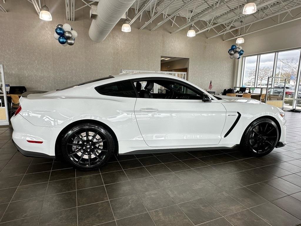 Used 2016 Ford Mustang Shelby GT350 w/ Technology Package image 5