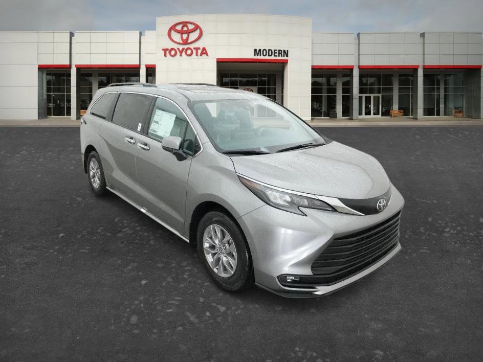 New 2026 Toyota Sienna XLE FWD image 4