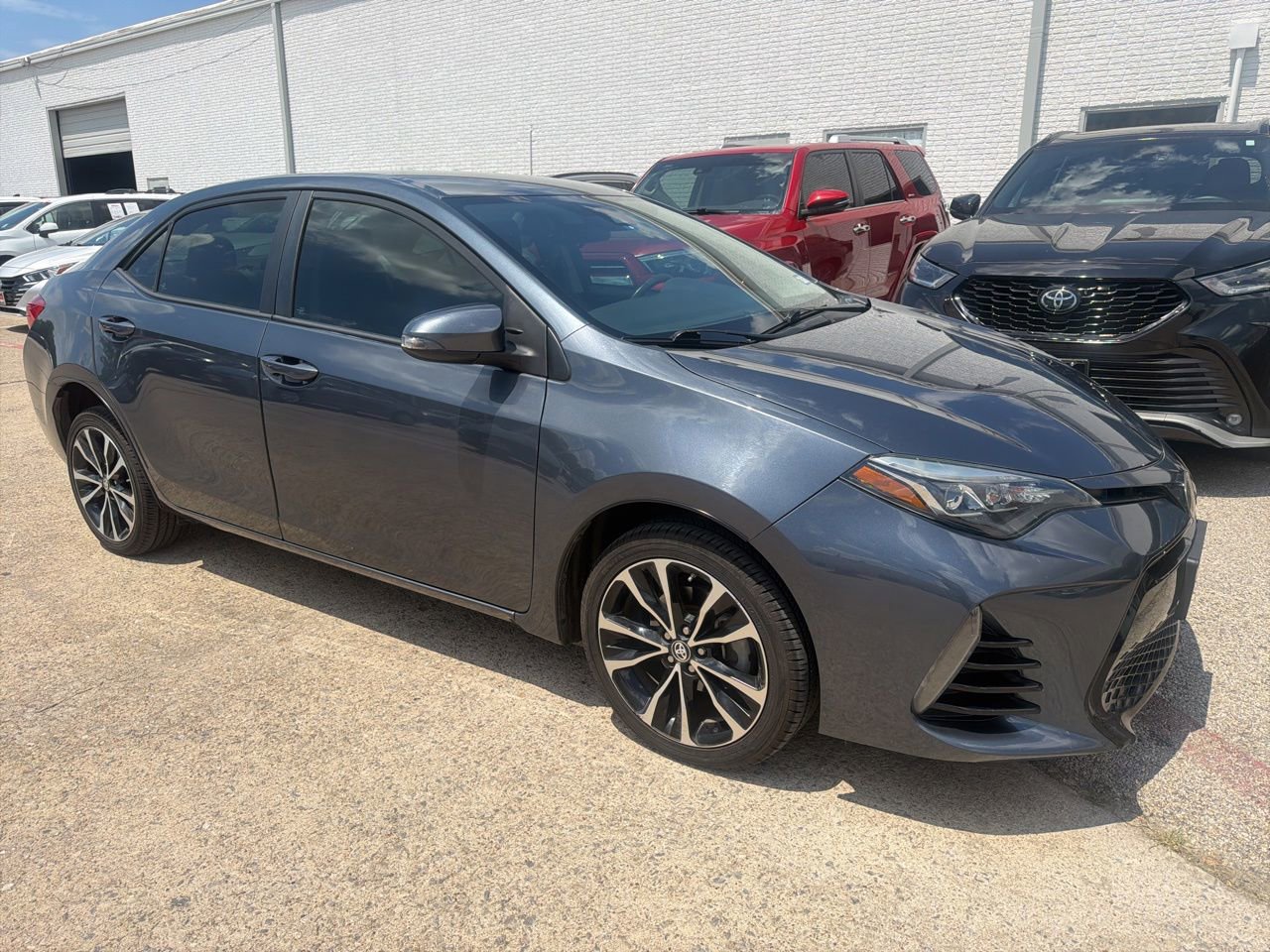 Used 2018 Toyota Corolla SE FWD image 3