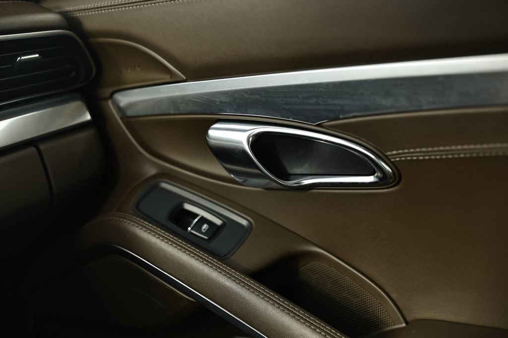 Certified 2018 Porsche 911 Targa 4S w/ Sportdesign Package image 40