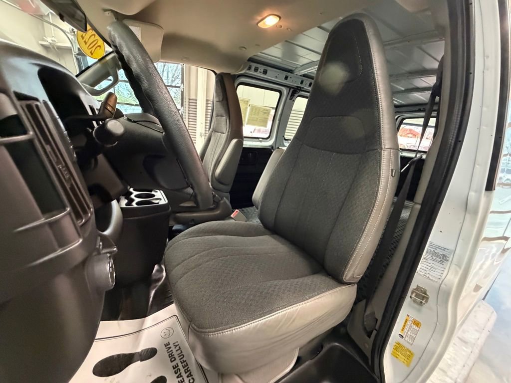 Used 2022 Chevrolet Express 2500 w/ Driver Convenience Package image 5