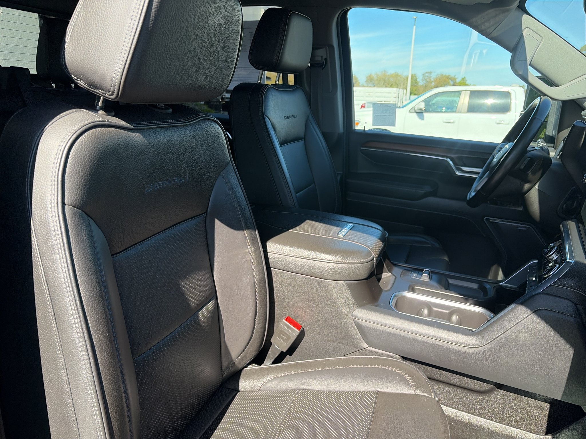 Used 2024 GMC Sierra 3500 Denali w/ Denali Reserve Package AWD/4WD image 25