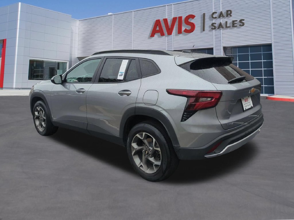 Used 2026 Chevrolet Trax LT FWD image 7