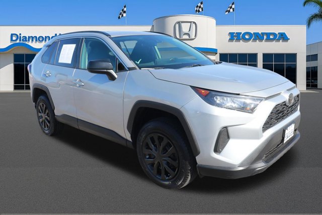 Used 2021 Toyota RAV4 LE image 1