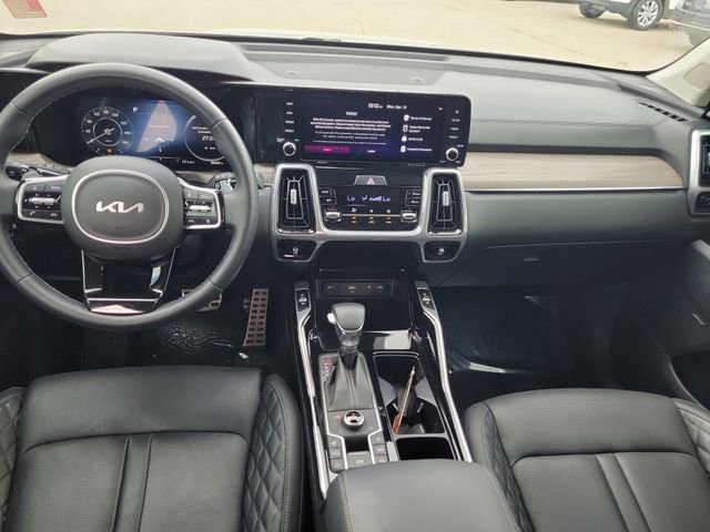 Used 2023 Kia Sorento SX Prestige image 13