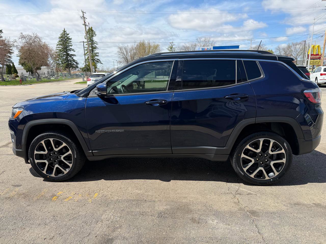 Used 2018 Jeep Compass Limited w/ Navigation Group AWD/4WD image 6