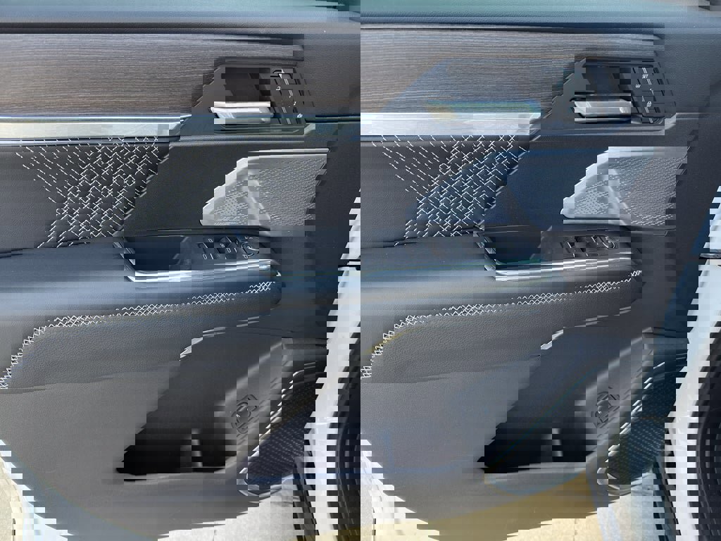 Used 2025 GMC Acadia Denali w/ Super Cruise Package image 9