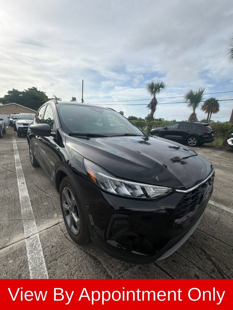 Used 2025 Ford Escape ST-Line FWD image 3