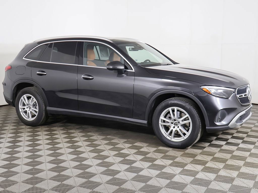 Used 2025 Mercedes-Benz GLC 300 4MATIC image 15