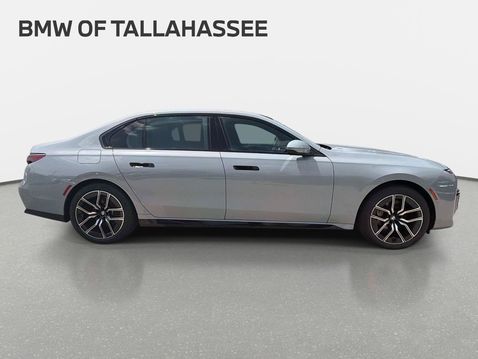 Used 2025 BMW 740i xDrive AWD/4WD image 4