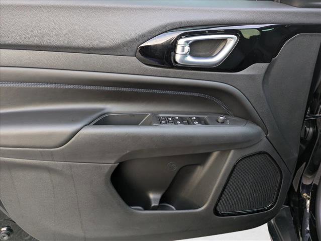 New 2026 Jeep Compass Latitude image 16