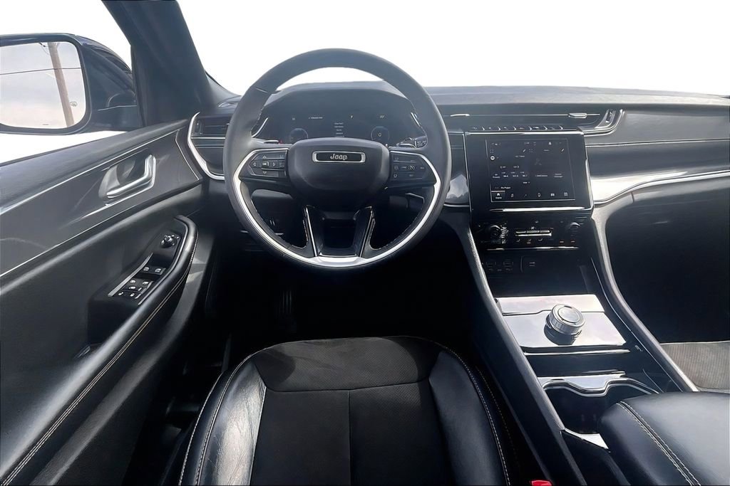 Used 2023 Jeep Grand Cherokee Altitude image 5