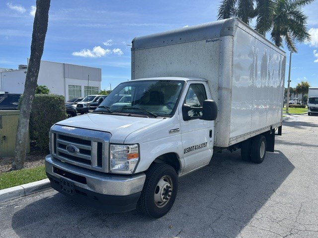 Used 2025 Ford E-350 and Econoline 350 Super Duty w/ Power Equipment Group RWD image 3
