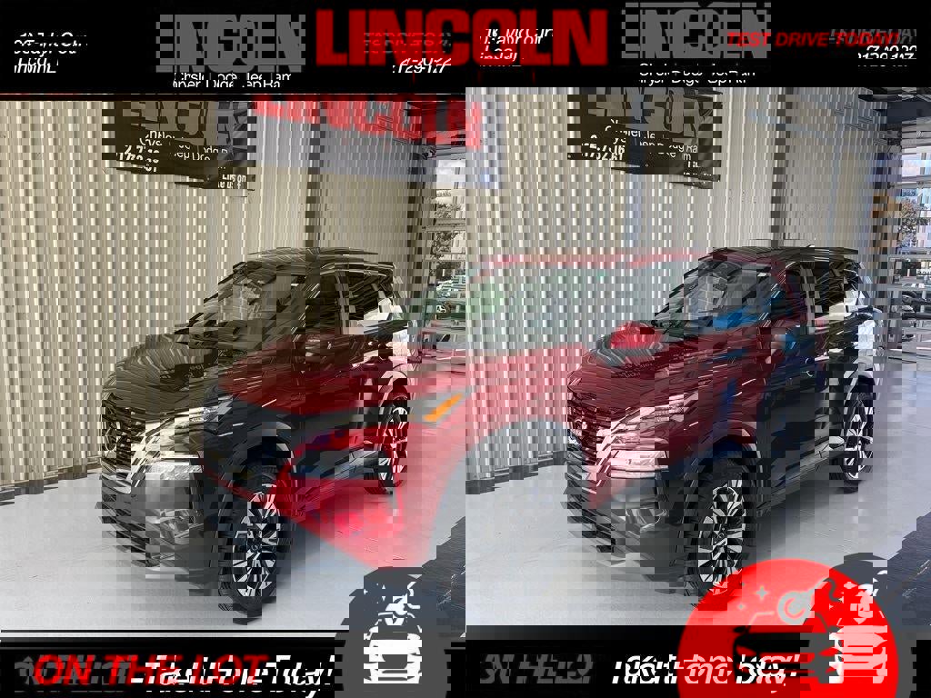 Used 2023 Nissan Rogue SV image 1