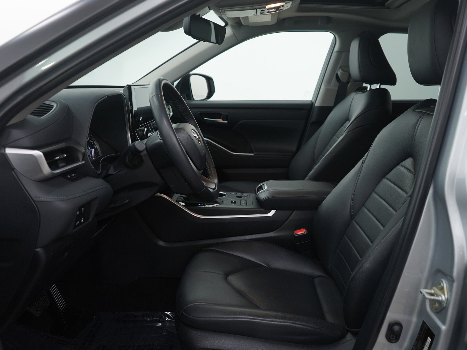 Used 2023 Toyota Highlander XLE image 15