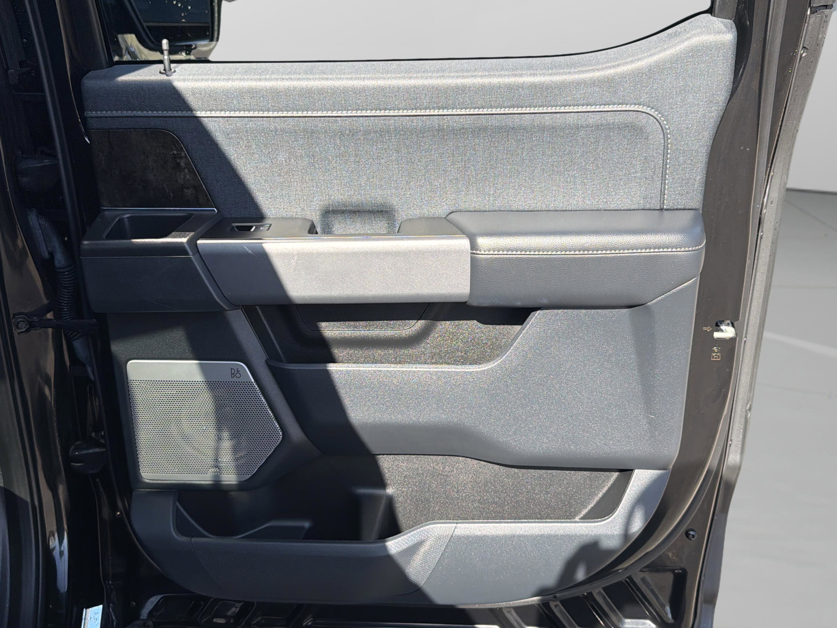 Used 2023 Ford F150 Lariat w/ Trailer Tow Package image 29