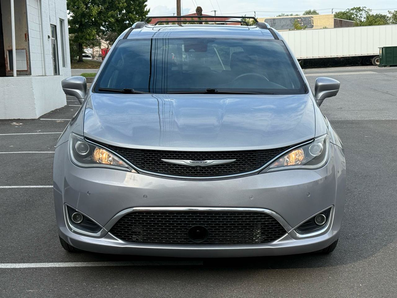 Used 2019 Chrysler Pacifica Touring-L FWD image 11