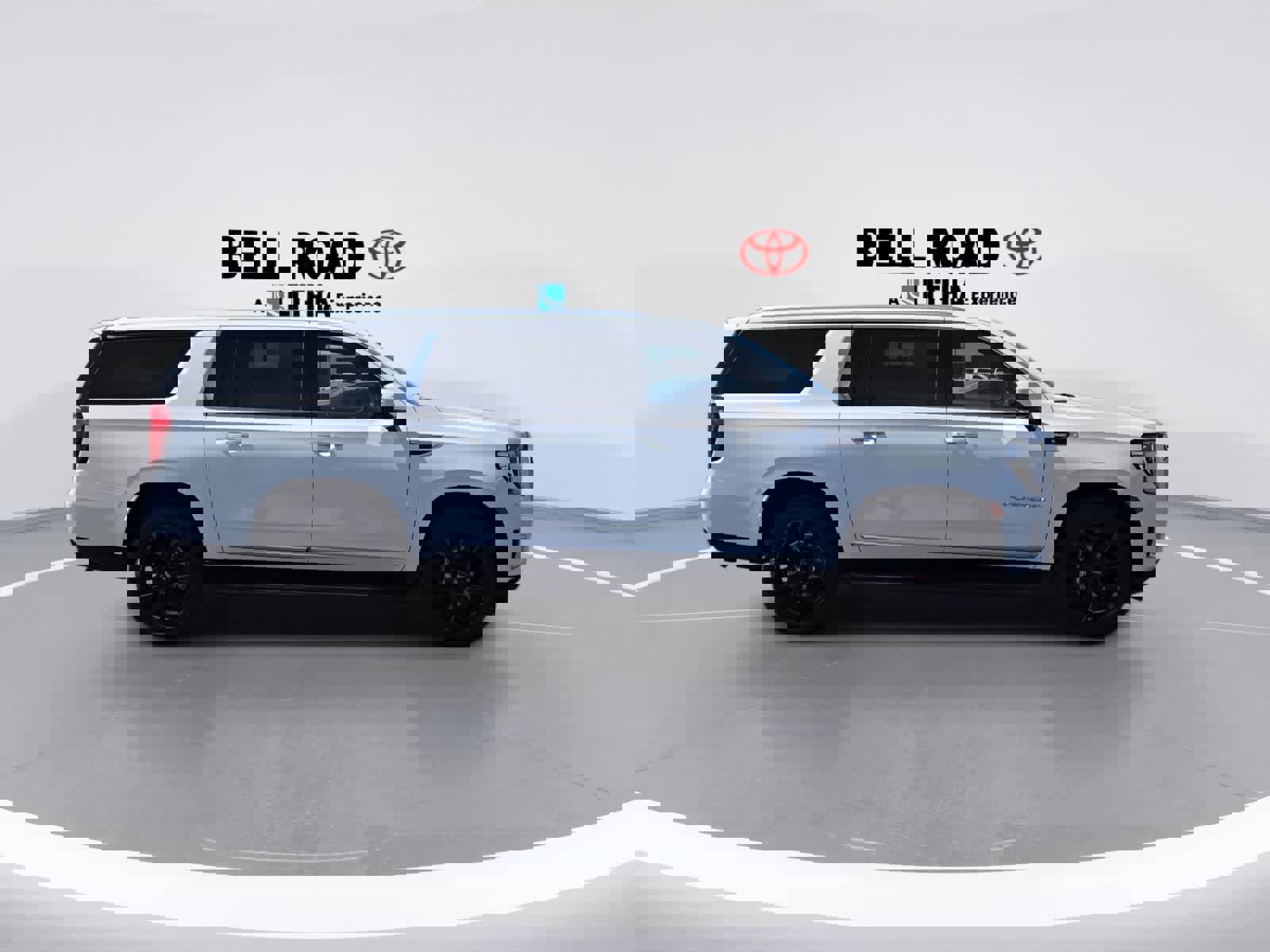 Used 2022 GMC Yukon XL SLT w/ SLT Premium Package AWD/4WD image 10